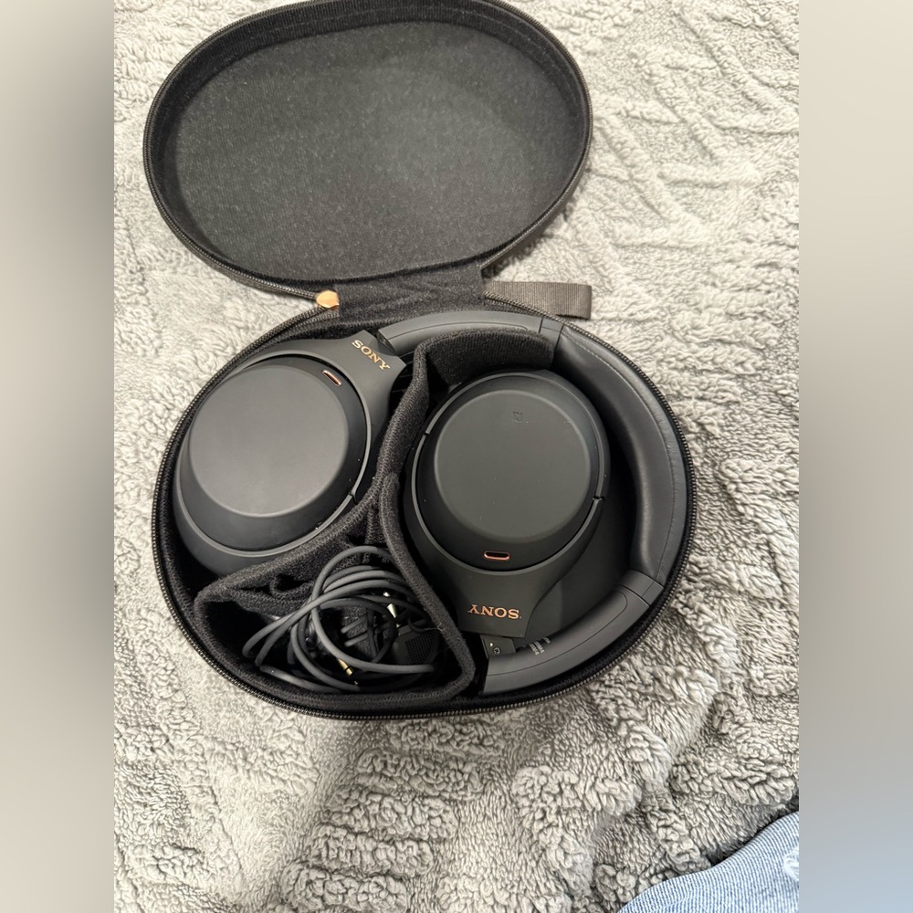 Sony noise canceling Black Over-Ear Headphones with Case